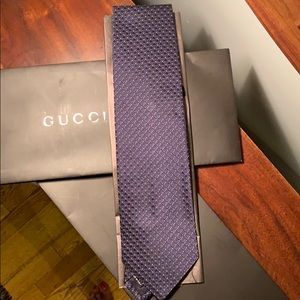 BRAND NEW Classic Gucci logo navy tie